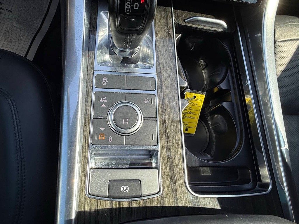Land Rover Range Rover Sport Vehicle Full-screen Gallery Image 28