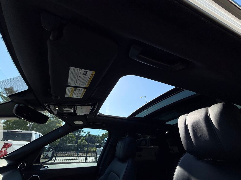 Land Rover Range Rover Sport Vehicle Full-screen Gallery Image 30