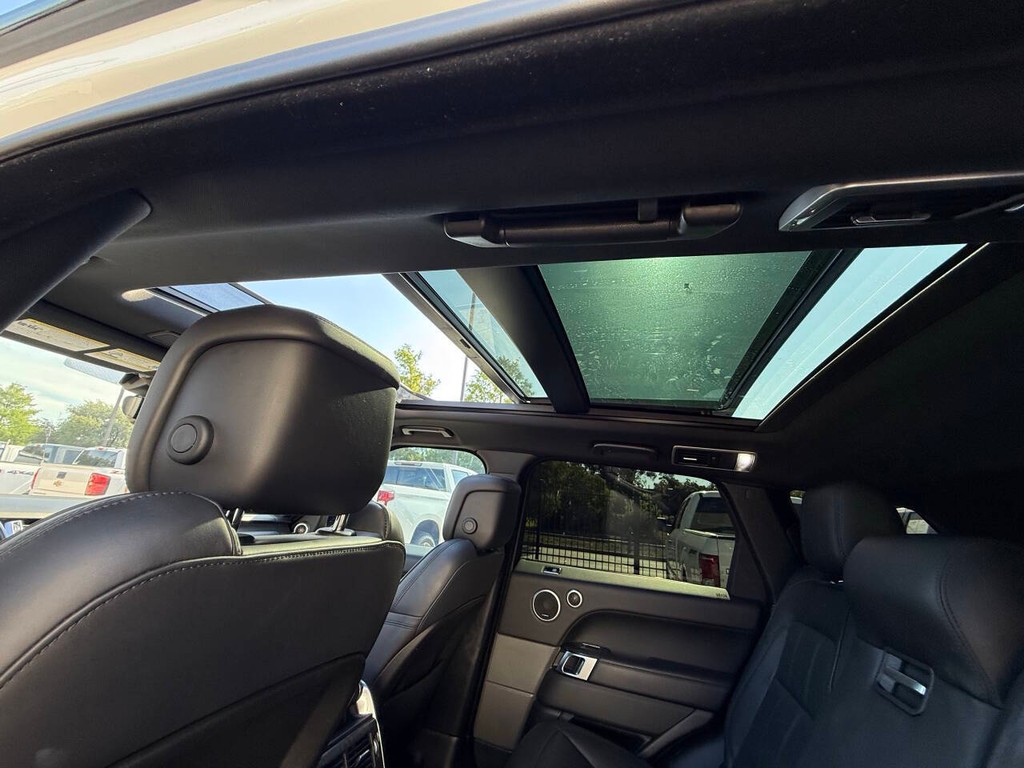 Land Rover Range Rover Sport Vehicle Full-screen Gallery Image 31