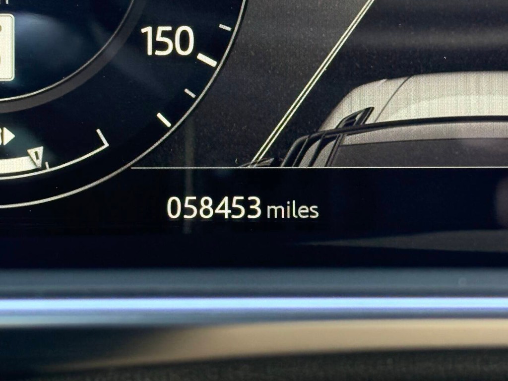 Land Rover Range Rover Sport Vehicle Full-screen Gallery Image 33