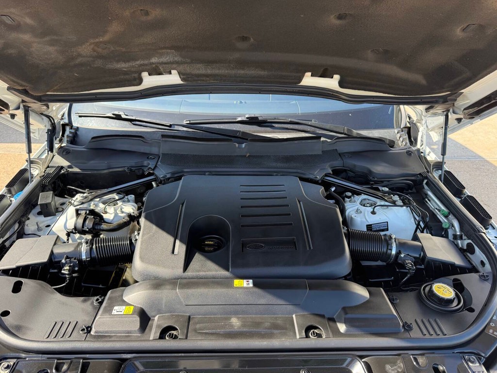 Land Rover Range Rover Sport Vehicle Full-screen Gallery Image 35