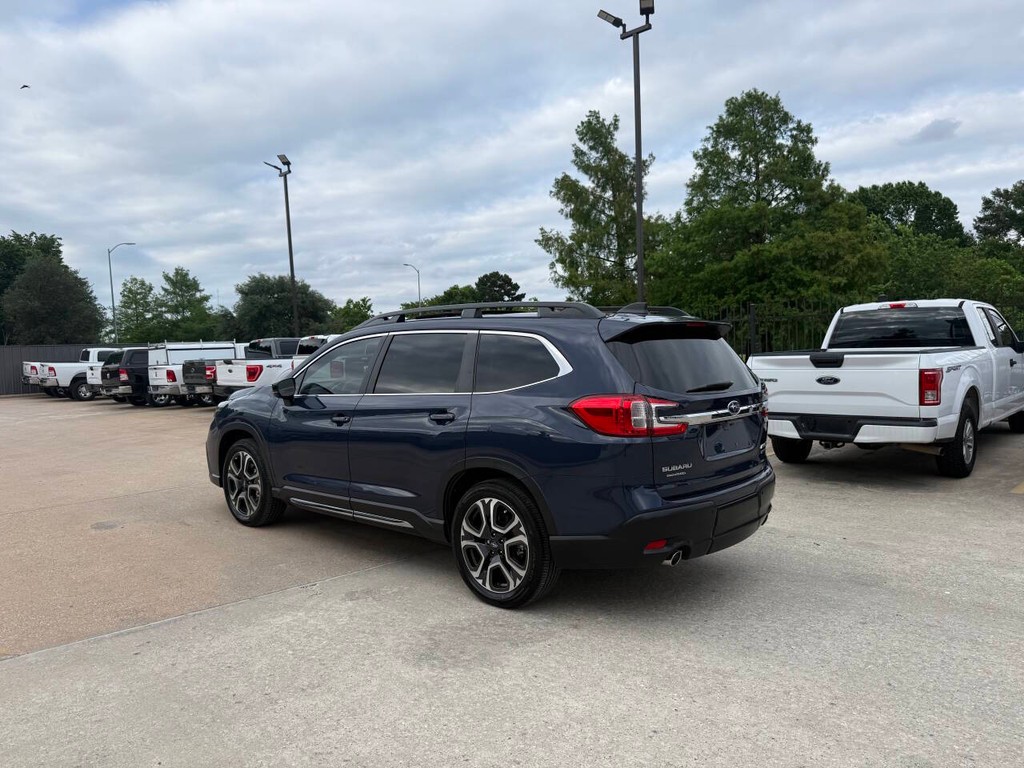 Subaru Ascent Vehicle Full-screen Gallery Image 03