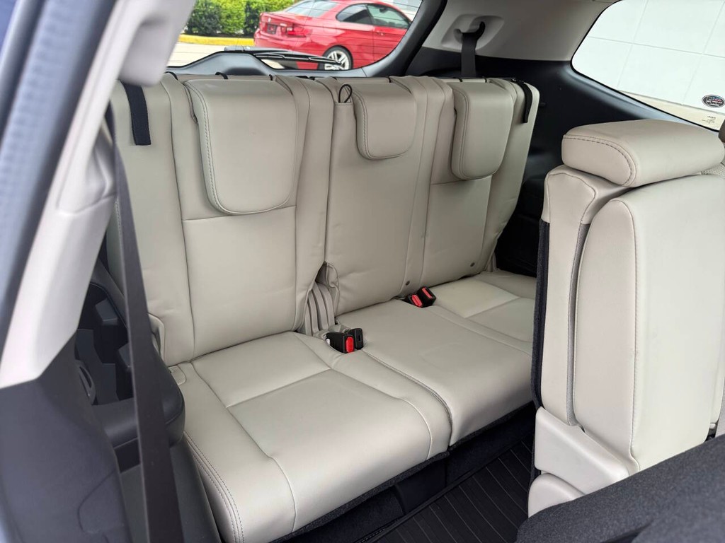 Subaru Ascent Vehicle Full-screen Gallery Image 17