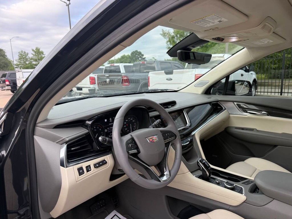 Cadillac XT6 Vehicle Full-screen Gallery Image 06