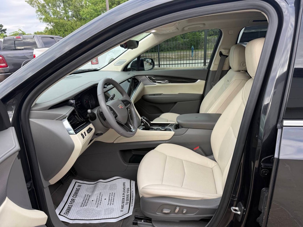 Cadillac XT6 Vehicle Full-screen Gallery Image 07