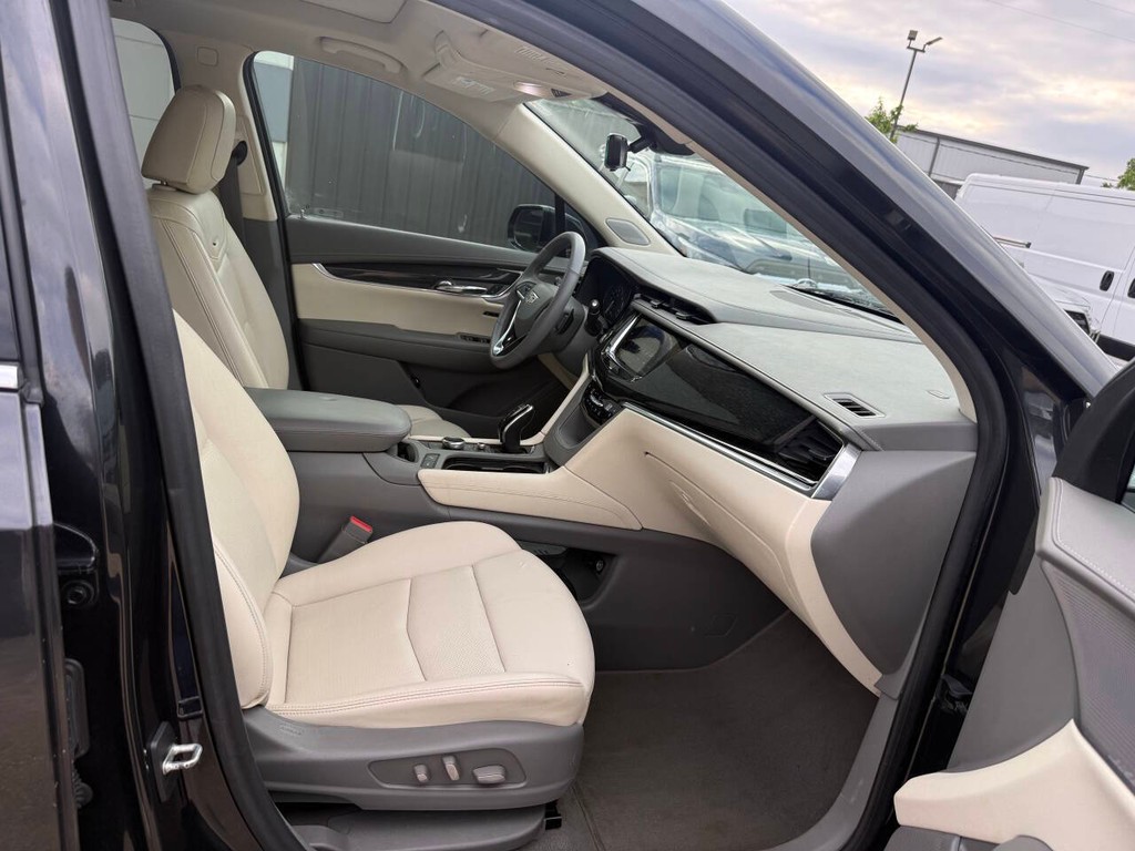 Cadillac XT6 Vehicle Full-screen Gallery Image 10