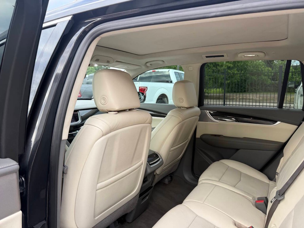 Cadillac XT6 Vehicle Full-screen Gallery Image 12