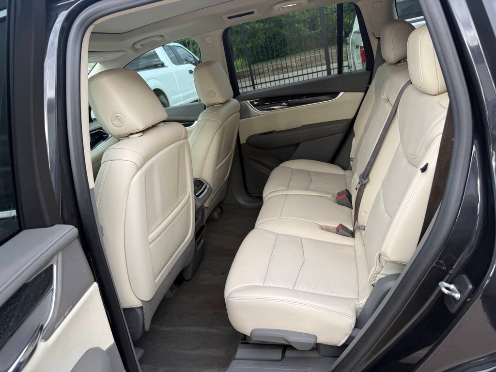 Cadillac XT6 Vehicle Full-screen Gallery Image 13