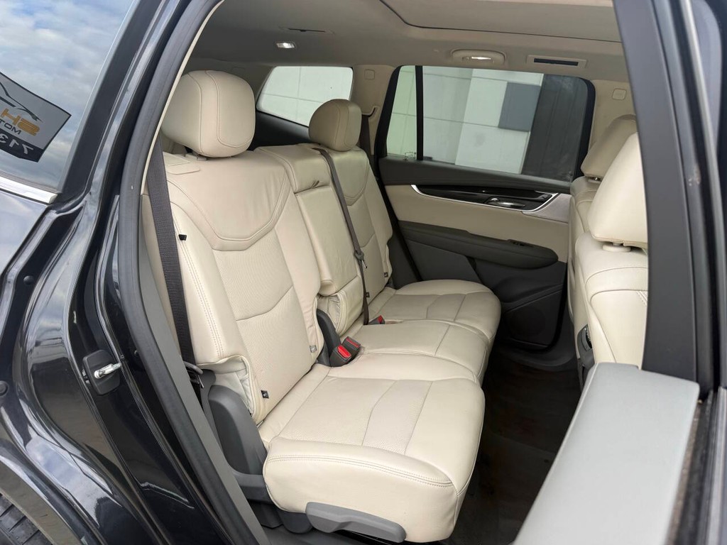 Cadillac XT6 Vehicle Full-screen Gallery Image 16