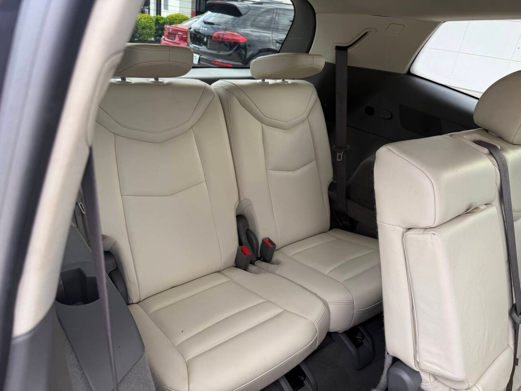 Cadillac XT6 Vehicle Full-screen Gallery Image 17