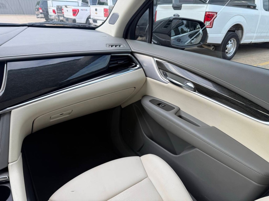 Cadillac XT6 Vehicle Full-screen Gallery Image 22