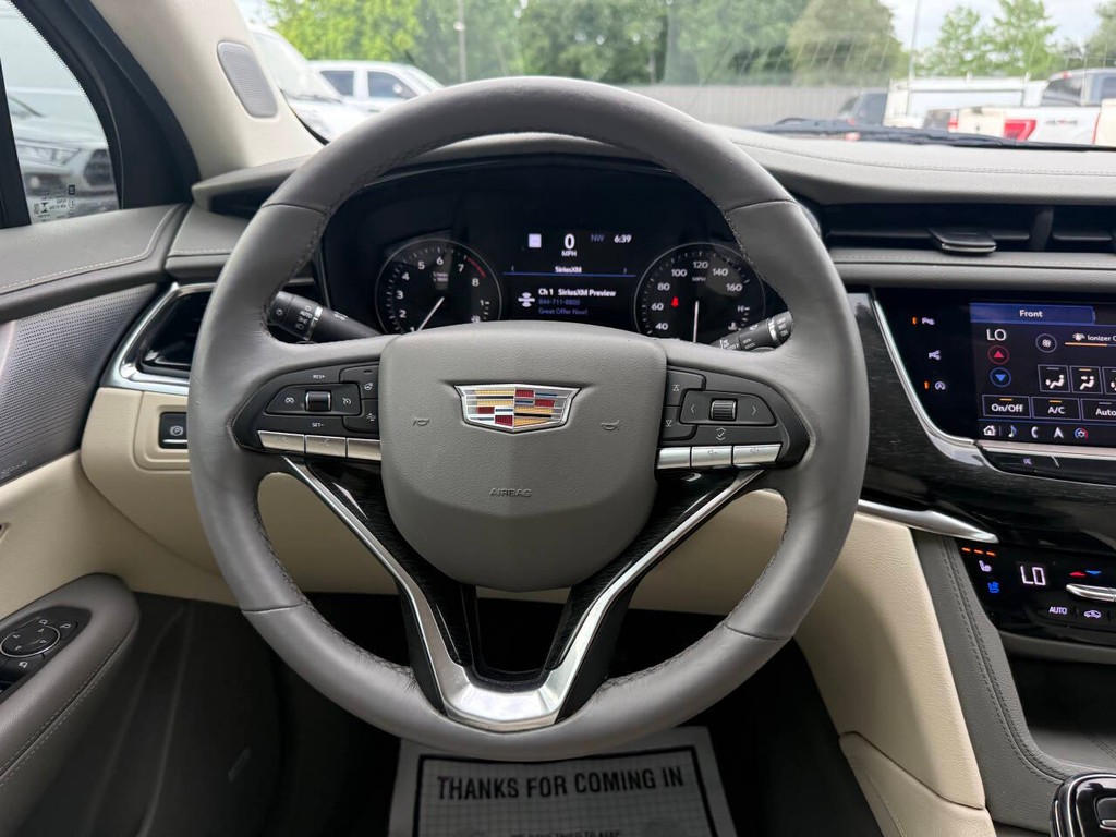 Cadillac XT6 Vehicle Full-screen Gallery Image 24