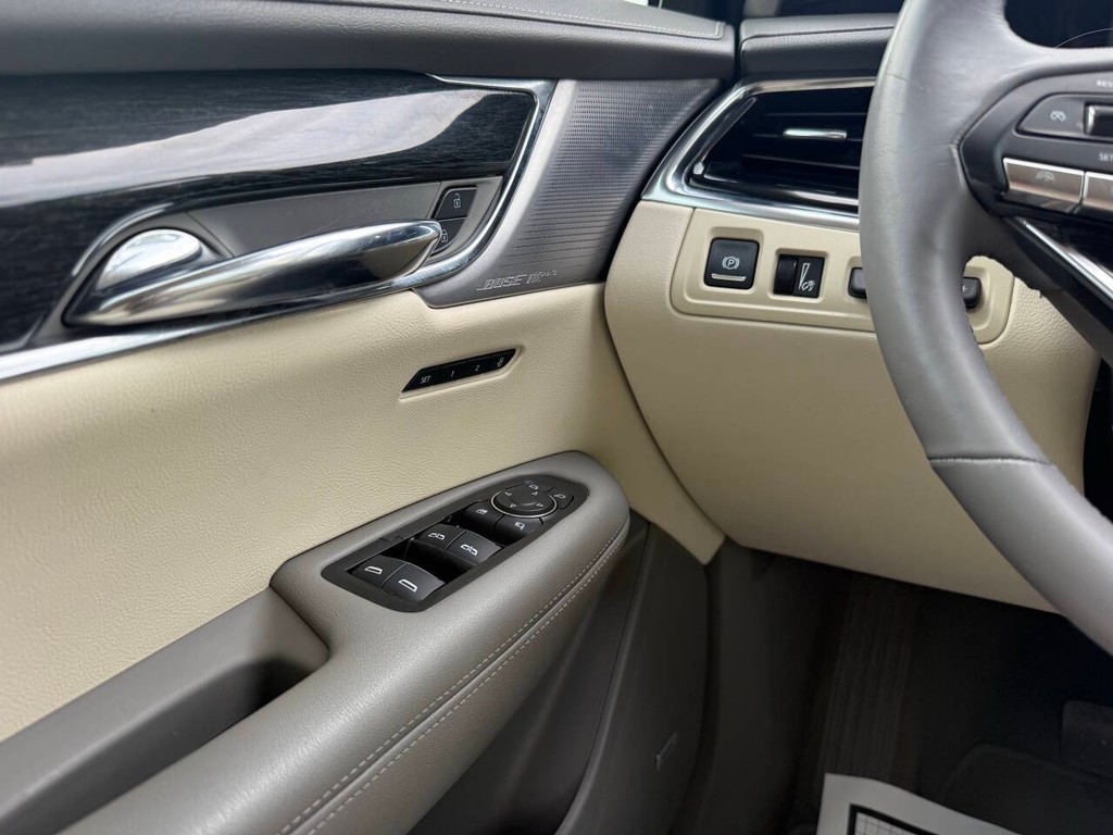 Cadillac XT6 Vehicle Full-screen Gallery Image 30