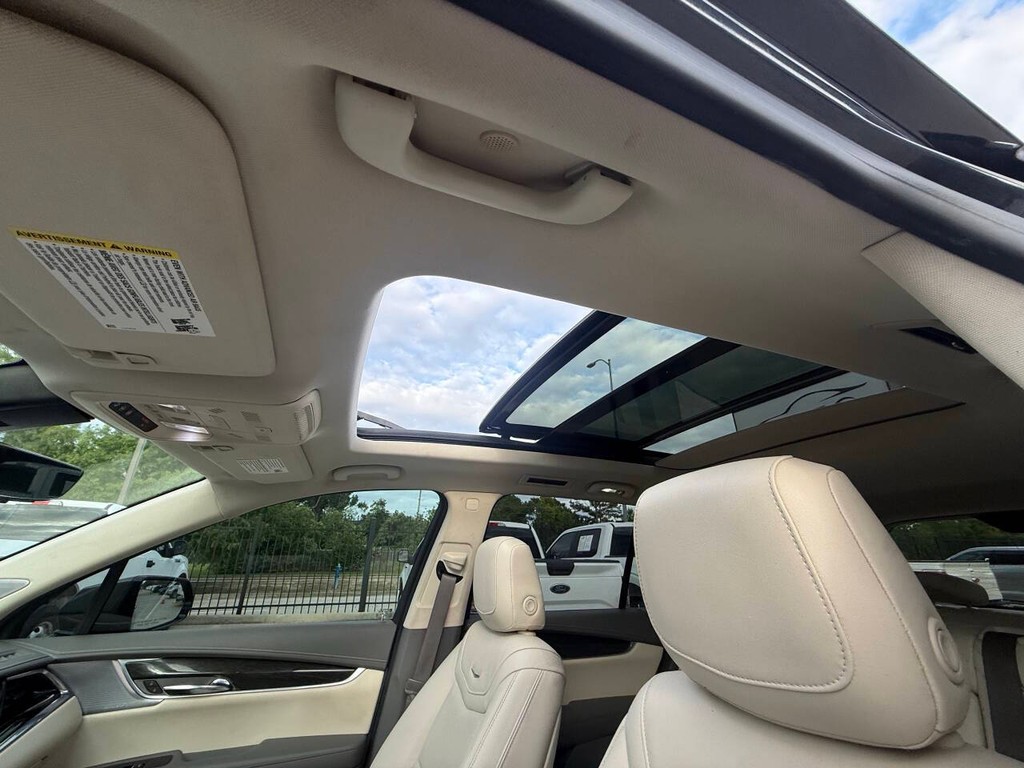 Cadillac XT6 Vehicle Full-screen Gallery Image 31
