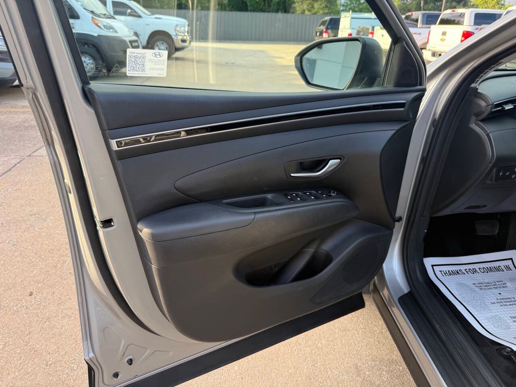 Hyundai Tucson Hybrid Vehicle Full-screen Gallery Image 08