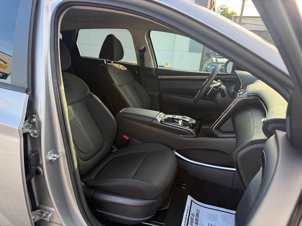 Hyundai Tucson Hybrid Vehicle Full-screen Gallery Image 10