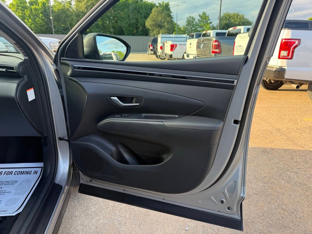 Hyundai Tucson Hybrid Vehicle Full-screen Gallery Image 11