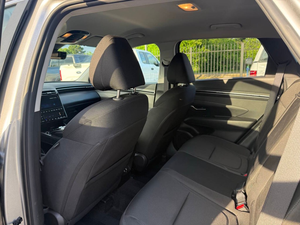 Hyundai Tucson Hybrid Vehicle Full-screen Gallery Image 12