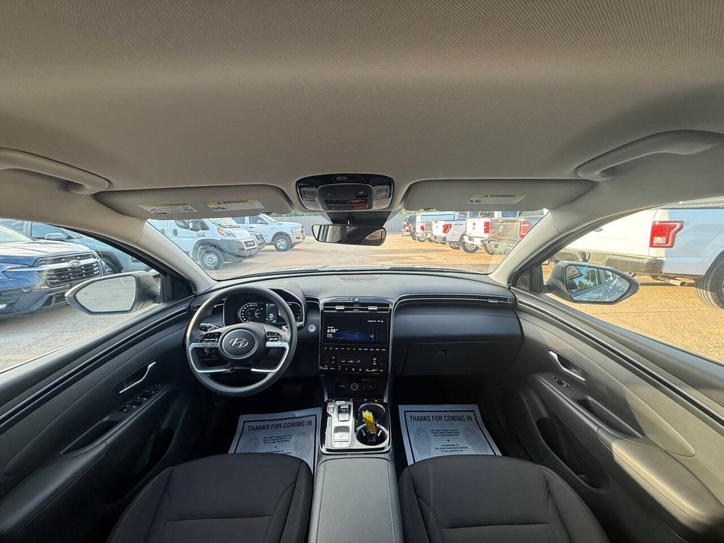 Hyundai Tucson Hybrid Vehicle Full-screen Gallery Image 18