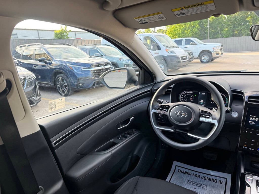 Hyundai Tucson Hybrid Vehicle Full-screen Gallery Image 19