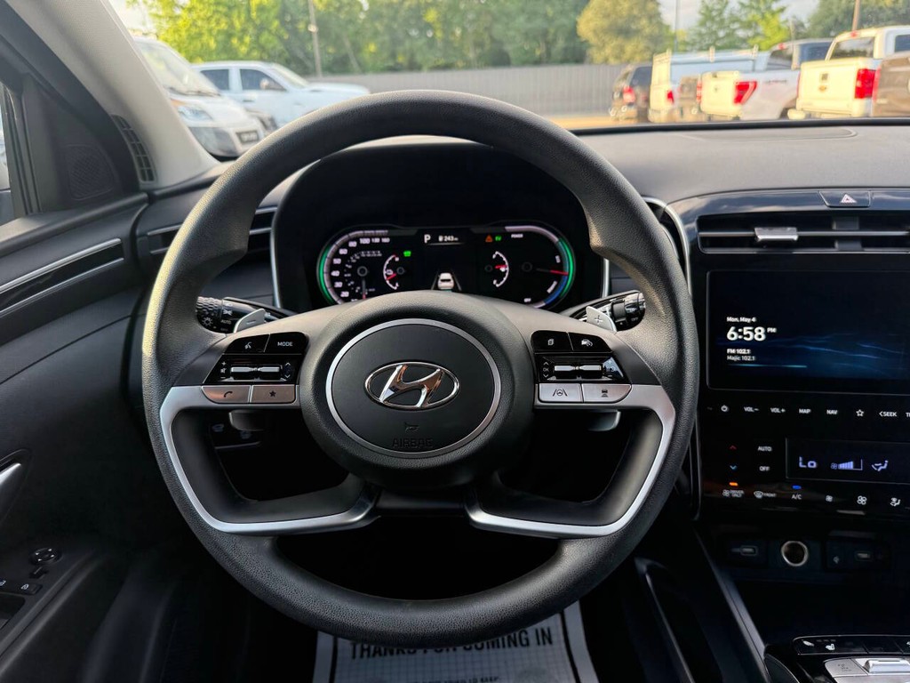 Hyundai Tucson Hybrid Vehicle Full-screen Gallery Image 22