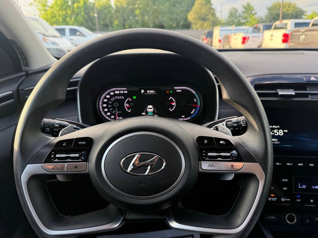 Hyundai Tucson Hybrid Vehicle Full-screen Gallery Image 23