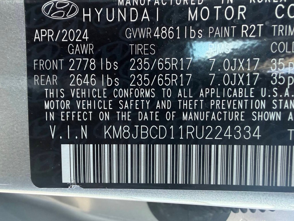 Hyundai Tucson Hybrid Vehicle Full-screen Gallery Image 32