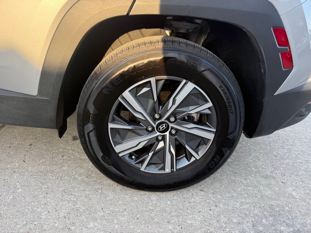 Hyundai Tucson Hybrid Vehicle Full-screen Gallery Image 34
