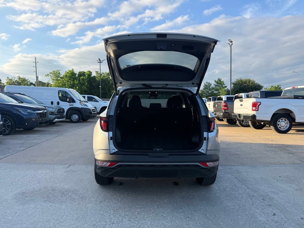 Hyundai Tucson Hybrid Vehicle Full-screen Gallery Image 35