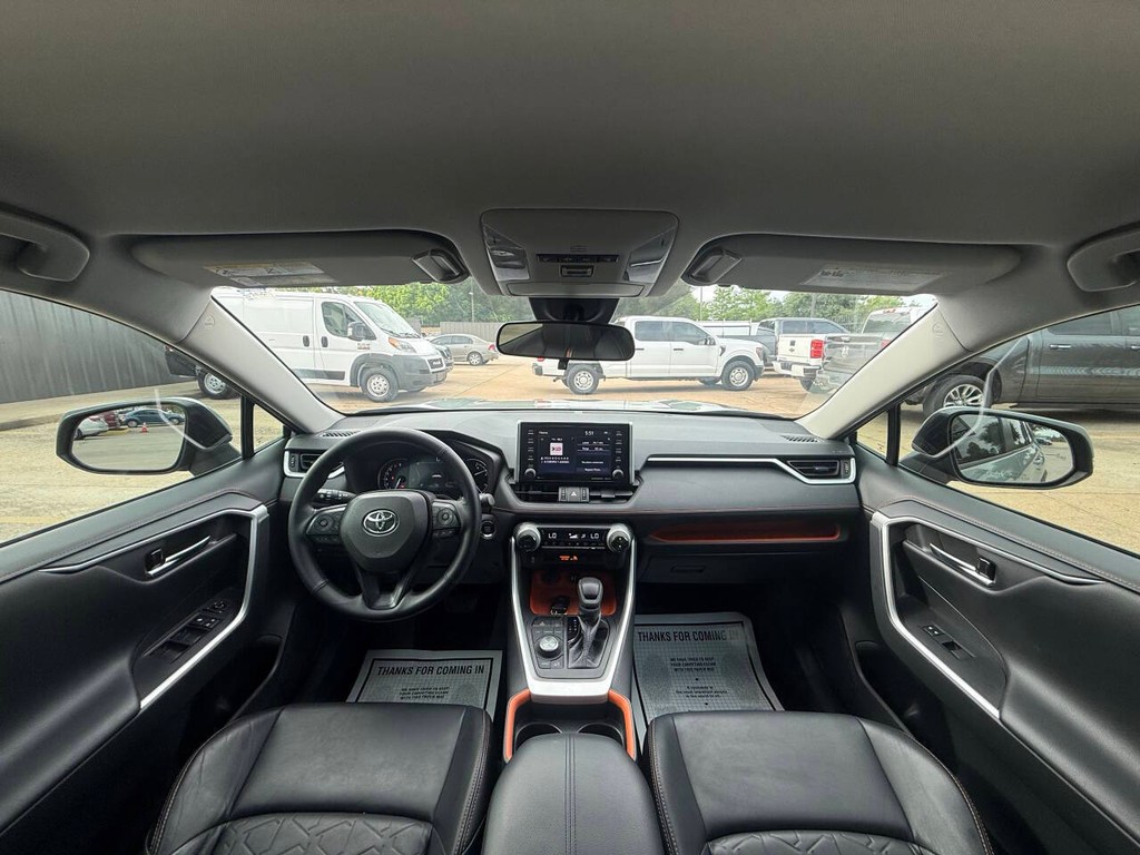 Toyota RAV4 Vehicle Full-screen Gallery Image 18
