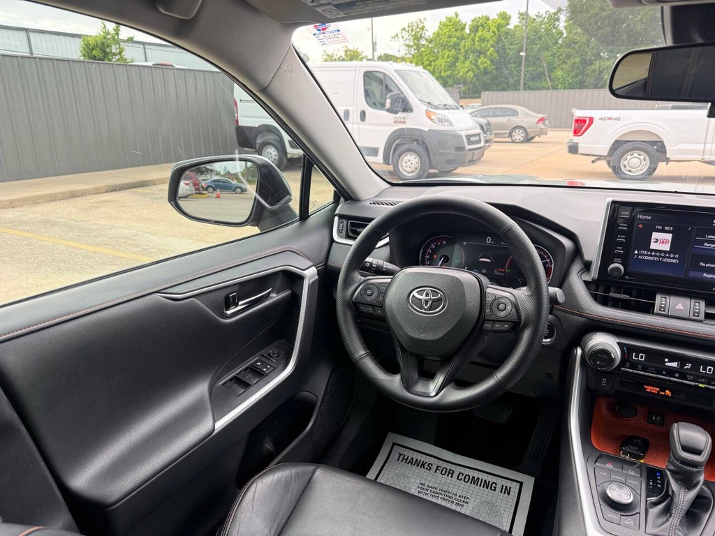 Toyota RAV4 Vehicle Full-screen Gallery Image 19