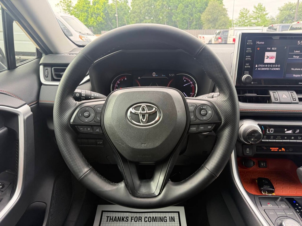 Toyota RAV4 Vehicle Full-screen Gallery Image 22