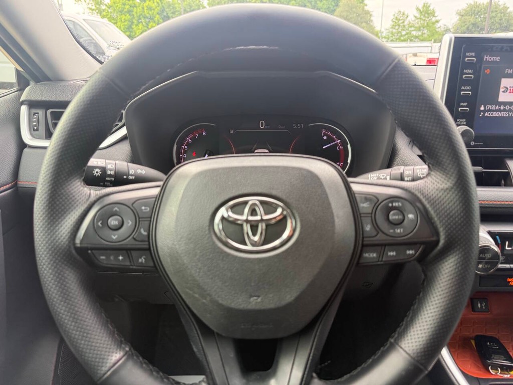 Toyota RAV4 Vehicle Full-screen Gallery Image 23