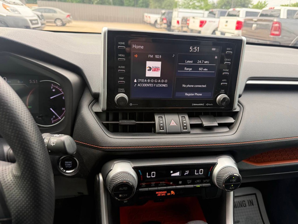 Toyota RAV4 Vehicle Full-screen Gallery Image 24