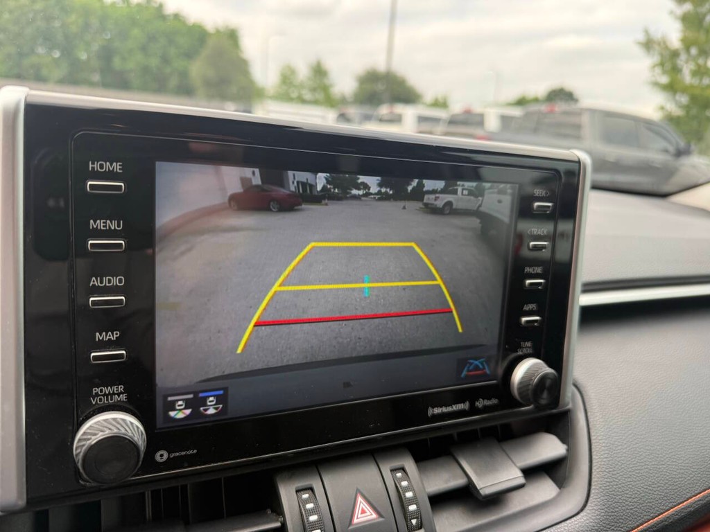 Toyota RAV4 Vehicle Full-screen Gallery Image 26