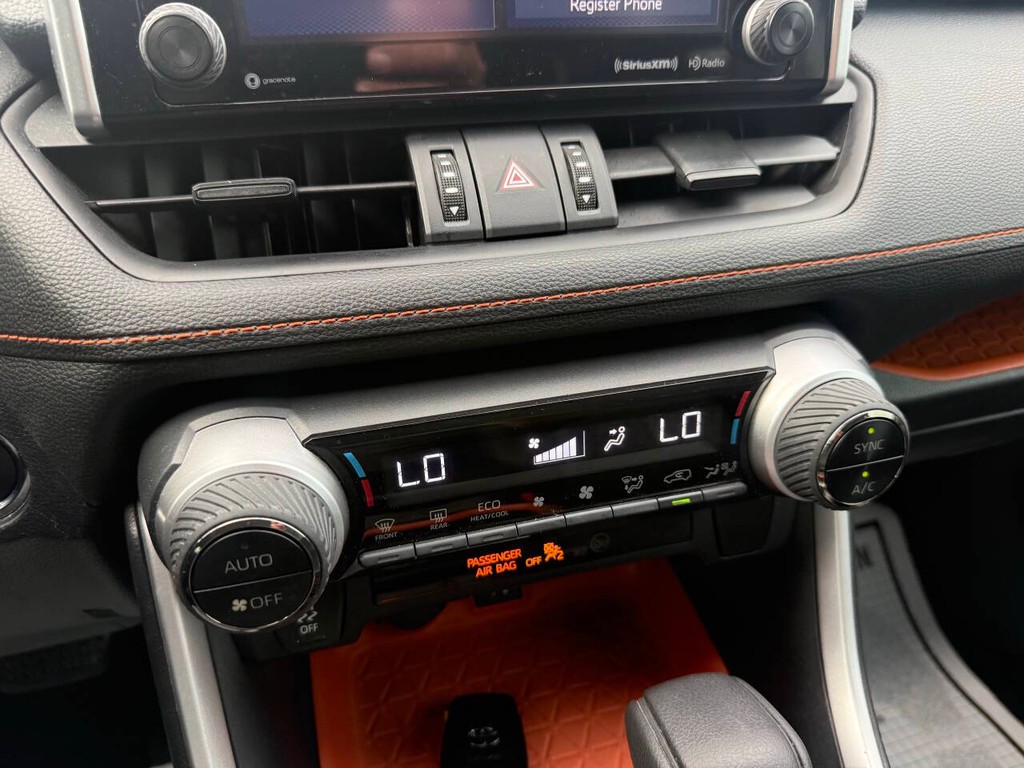 Toyota RAV4 Vehicle Full-screen Gallery Image 27