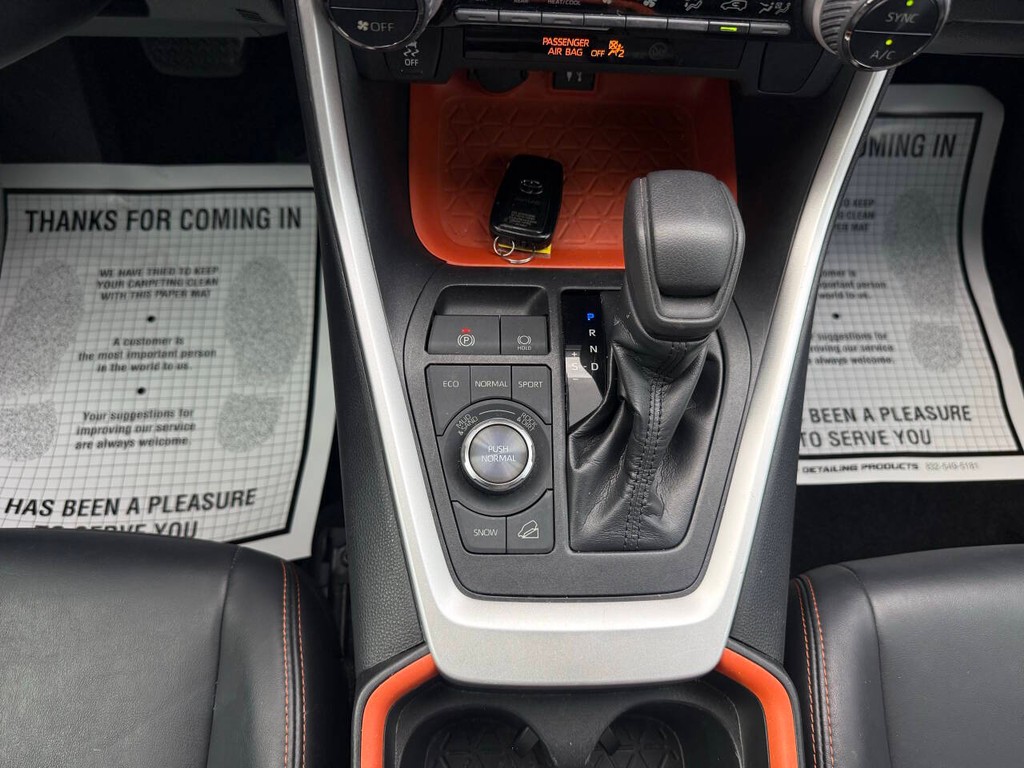 Toyota RAV4 Vehicle Full-screen Gallery Image 28