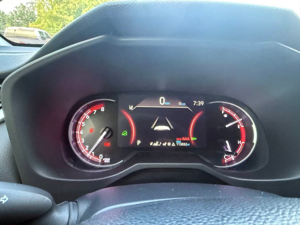 Toyota RAV4 Vehicle Full-screen Gallery Image 30