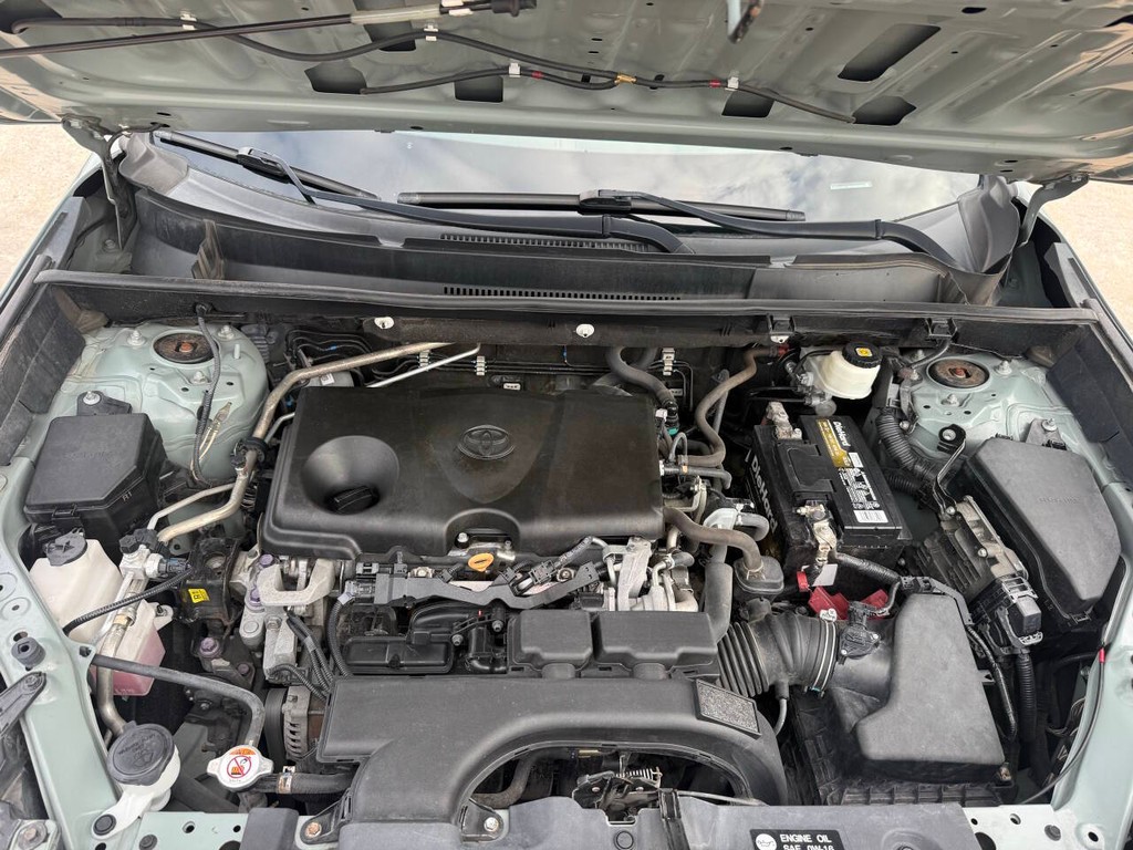 Toyota RAV4 Vehicle Full-screen Gallery Image 32