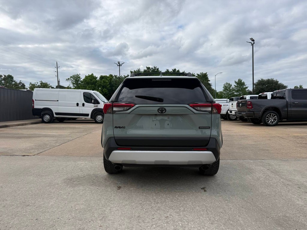 Toyota RAV4 Vehicle Full-screen Gallery Image 36