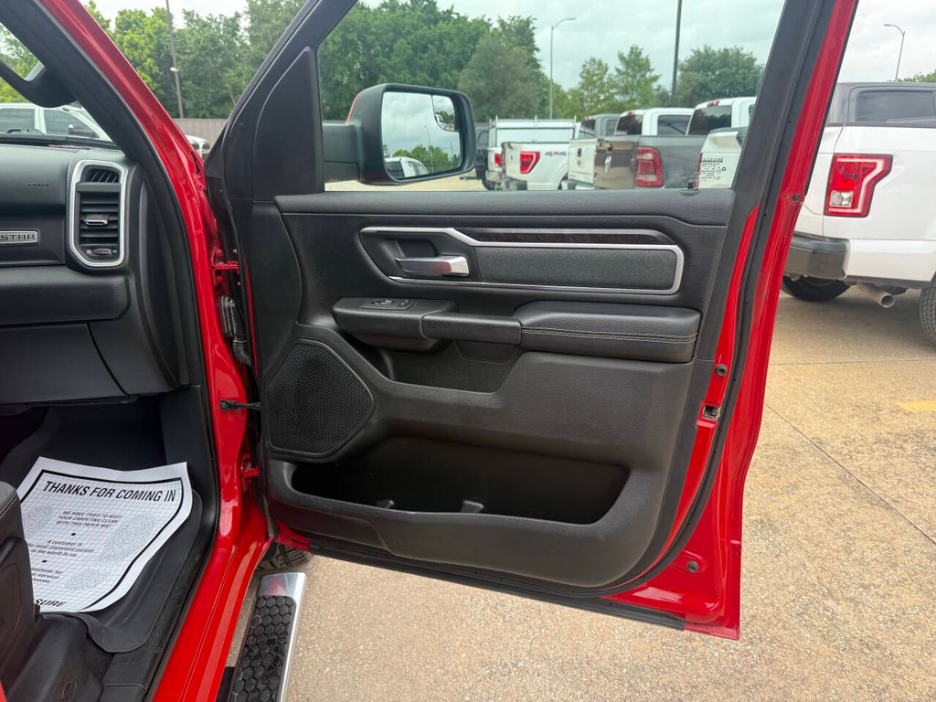 Ram 1500 Vehicle Full-screen Gallery Image 11