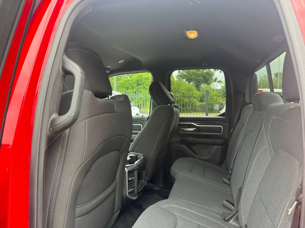 Ram 1500 Vehicle Full-screen Gallery Image 12