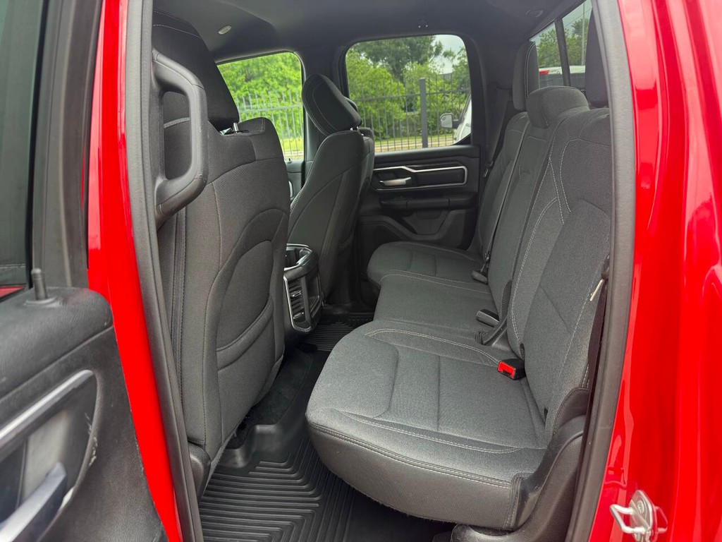 Ram 1500 Vehicle Full-screen Gallery Image 13