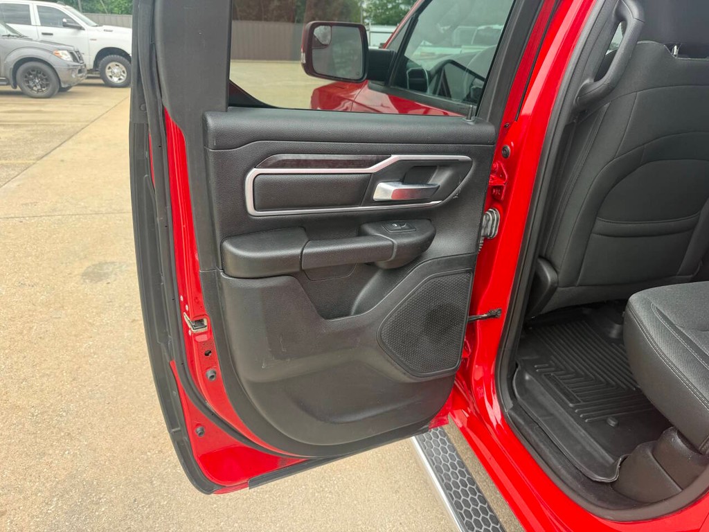 Ram 1500 Vehicle Full-screen Gallery Image 14