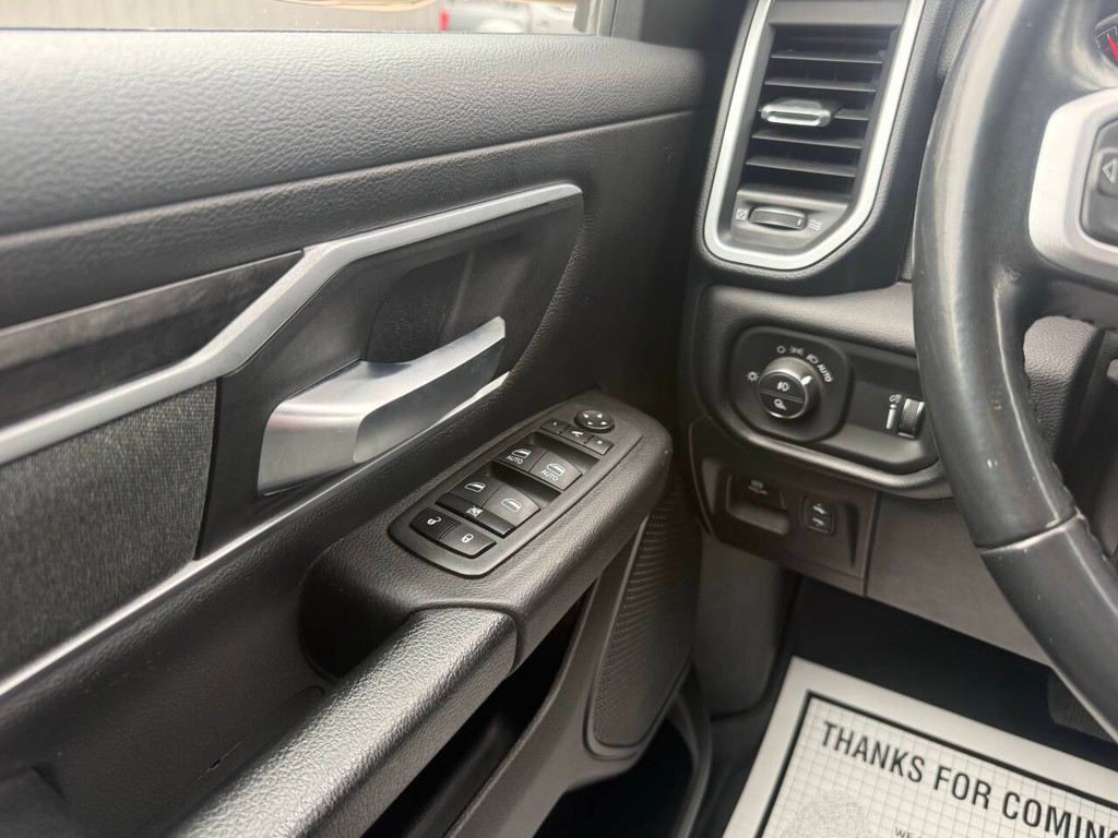 Ram 1500 Vehicle Full-screen Gallery Image 25