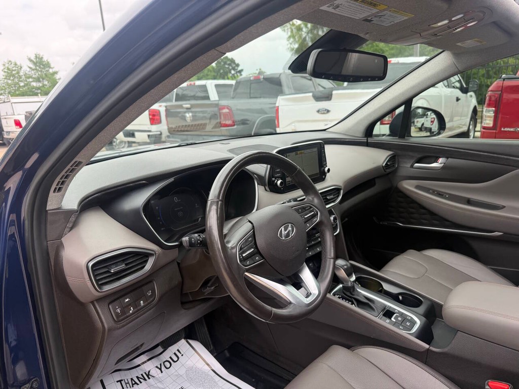 Hyundai Santa Fe Vehicle Full-screen Gallery Image 06