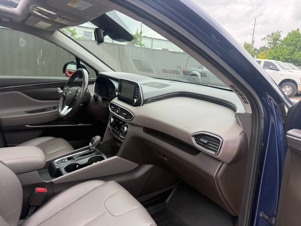 Hyundai Santa Fe Vehicle Full-screen Gallery Image 09