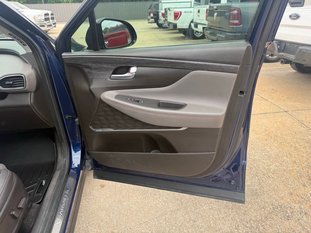 Hyundai Santa Fe Vehicle Full-screen Gallery Image 11