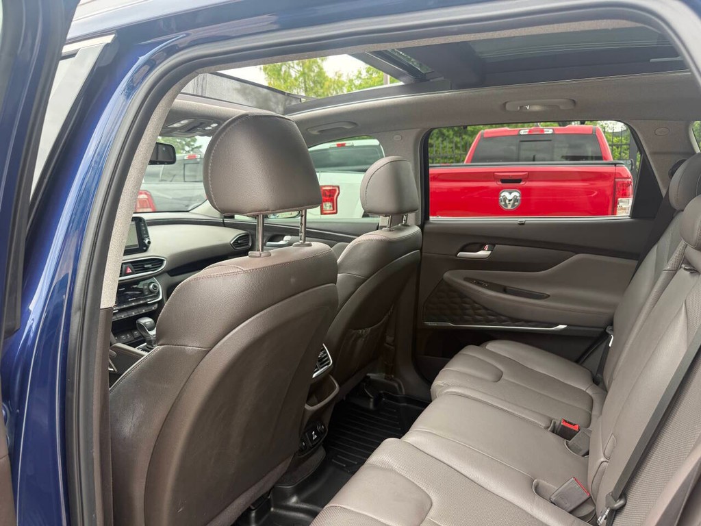 Hyundai Santa Fe Vehicle Full-screen Gallery Image 12