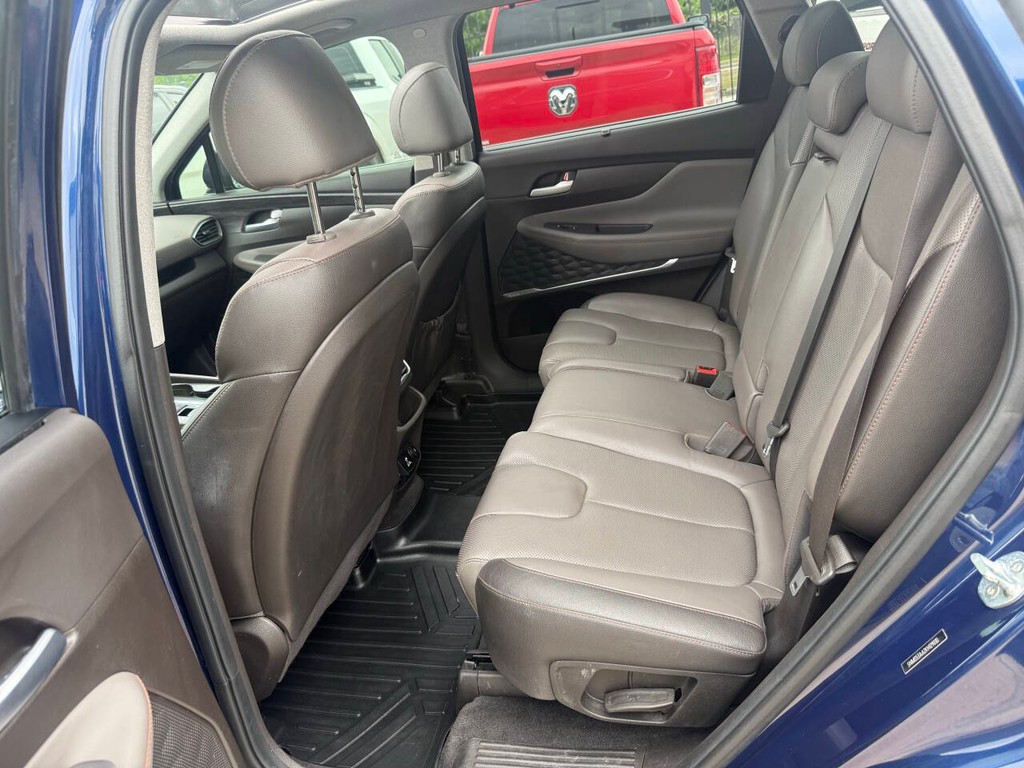 Hyundai Santa Fe Vehicle Full-screen Gallery Image 13